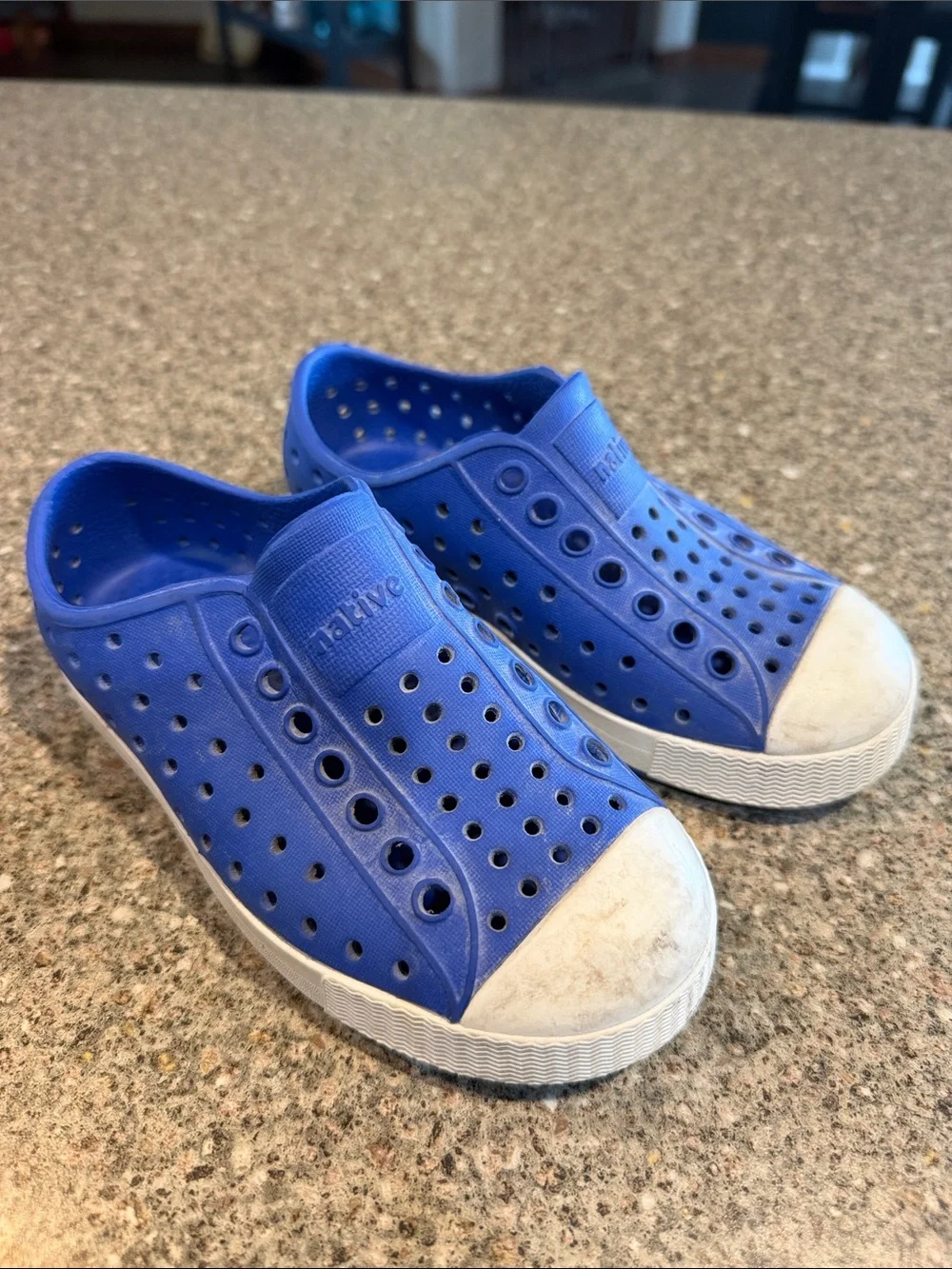 Native Kids Water Shoes Slip-On in Bright Blue
